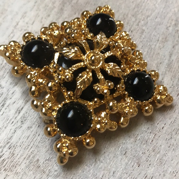 St John Brooch - Picture 2 of 8